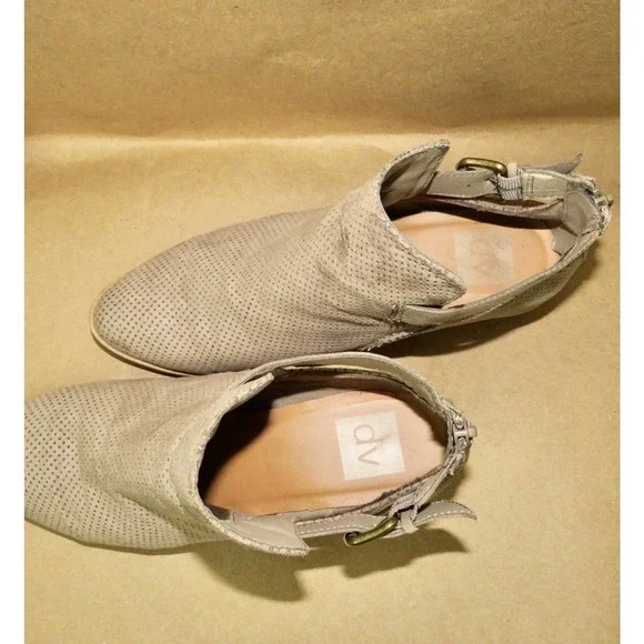 Dolce Vita Taupe Bootie - Size 8 - Picture 5 of 7